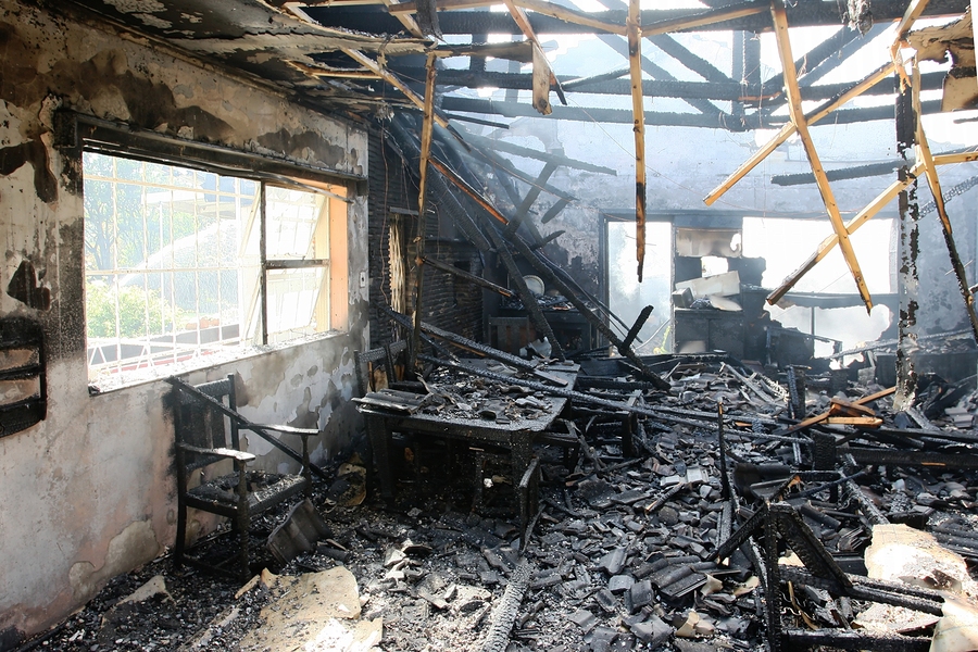 Ein Feuerschaden kann Privatpersonen und auch Unternehmen in die Insolvenz führen